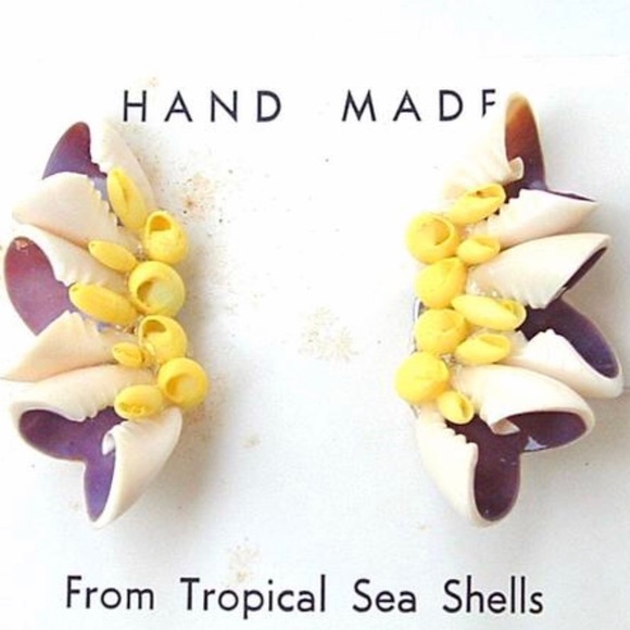 Earrings Seashell Ear Clips Vintage Shell Beach - Picture 1 of 4
